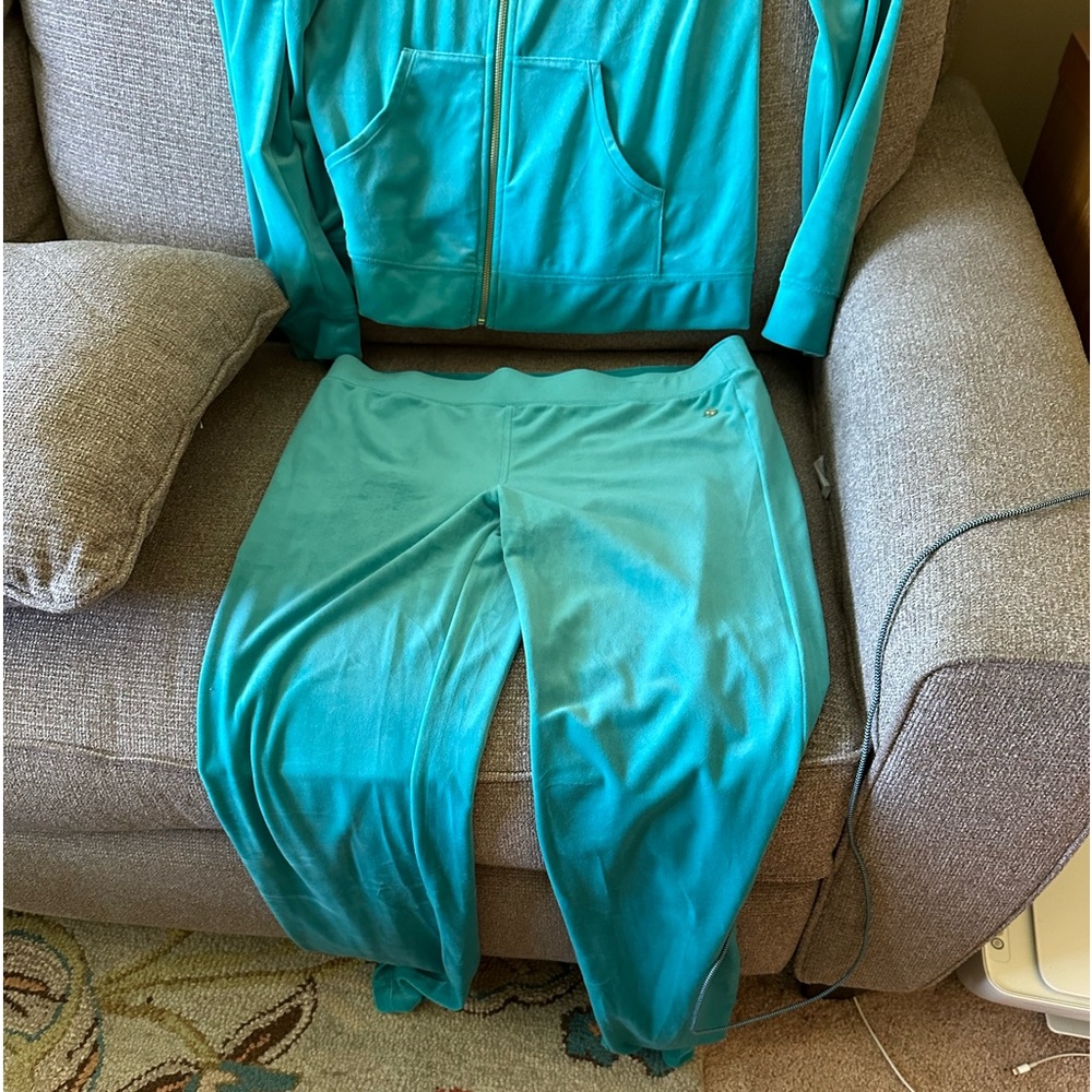 NWT Lilly Evanna velour zip up jacket and matching pants in Maldives Green